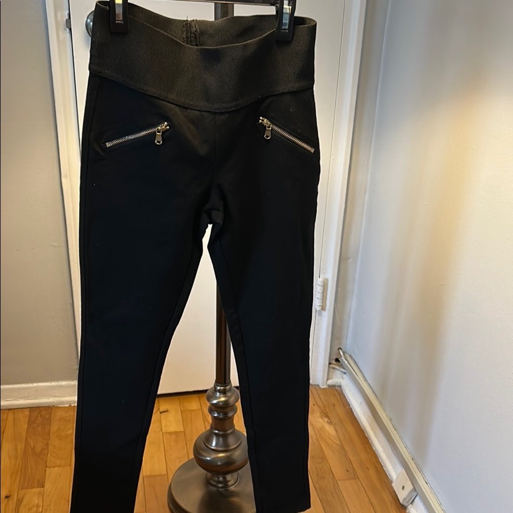 Black High-Waisted Leggings with Zipper Accents